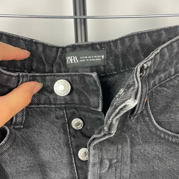 ZARA Washed Black Denim High Rise Button Fly Raw Hem Mom Jeans - Picture 3 of 6